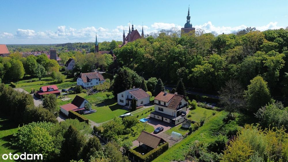 Sprzedam nieruchomość zabudowaną domem jednorodzinnym we Fromborku