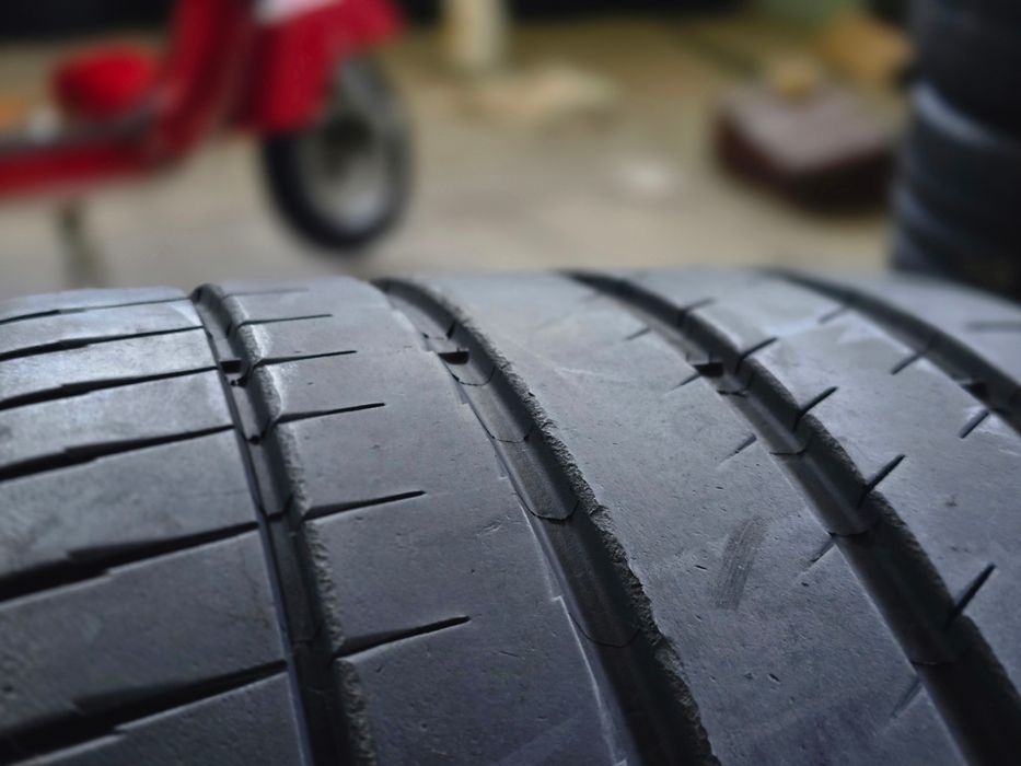 Pneus 305/30 R20