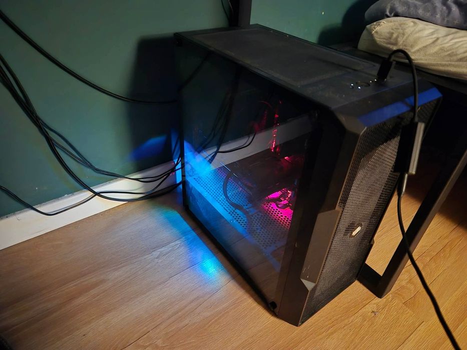 Komputer do gier ADM Ryzen 5600x Radeon RX 9060 XT 16GB RAM 16GB dysk SSD 1TB zasilacz 750W