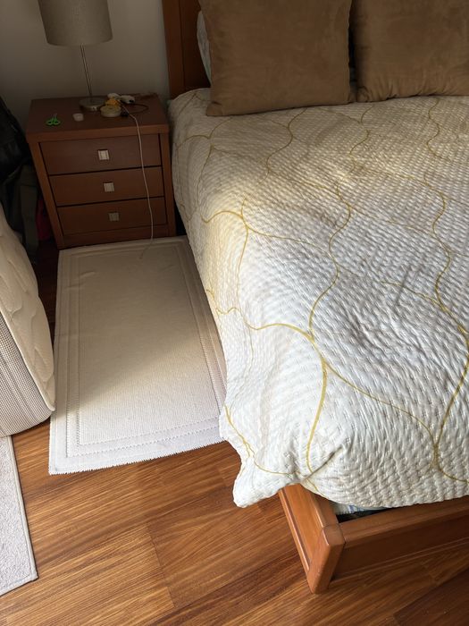 Cama casal 150x190cm, com arrumação