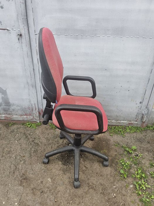 Продам офісне крісло