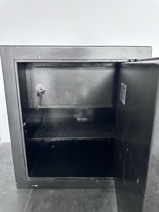 Сейф ( для обміну валют)