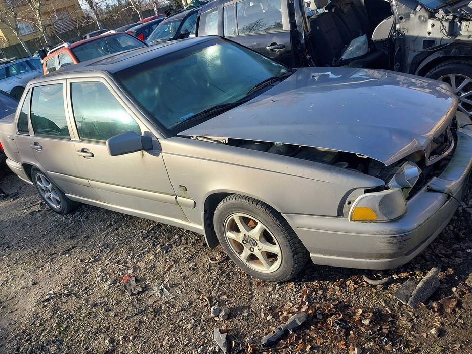 Posiadam czesci  volvo s70   2.5glt