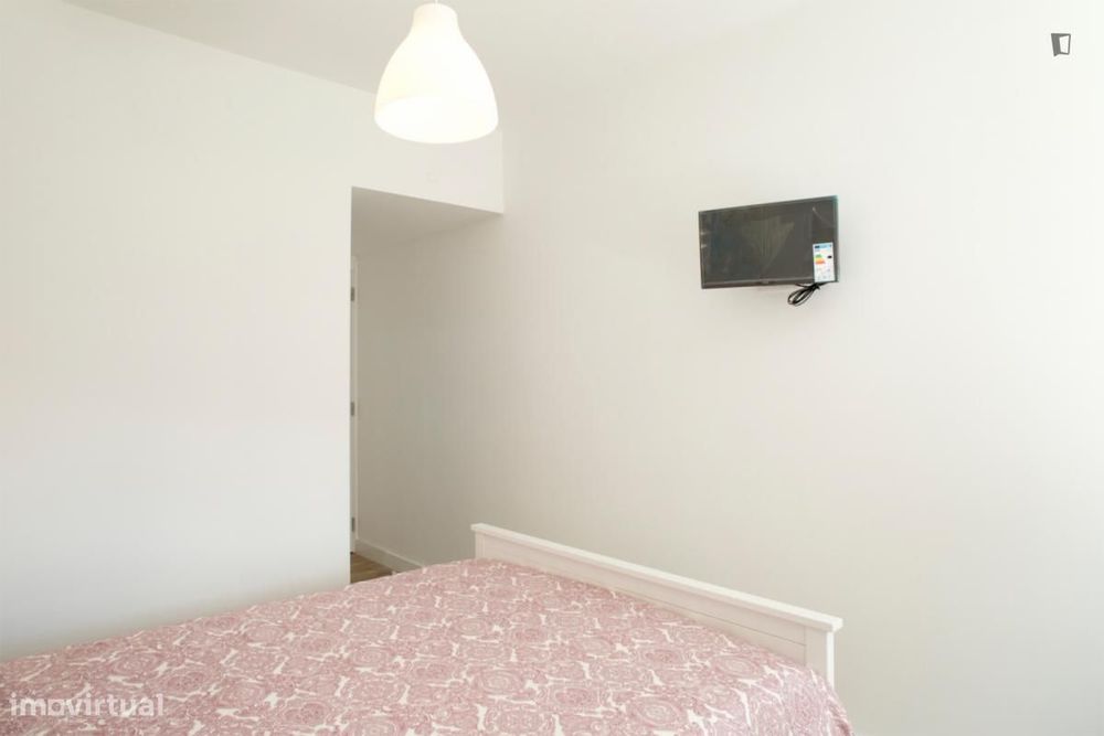 Quarto - localizado em Chelas Lisbon