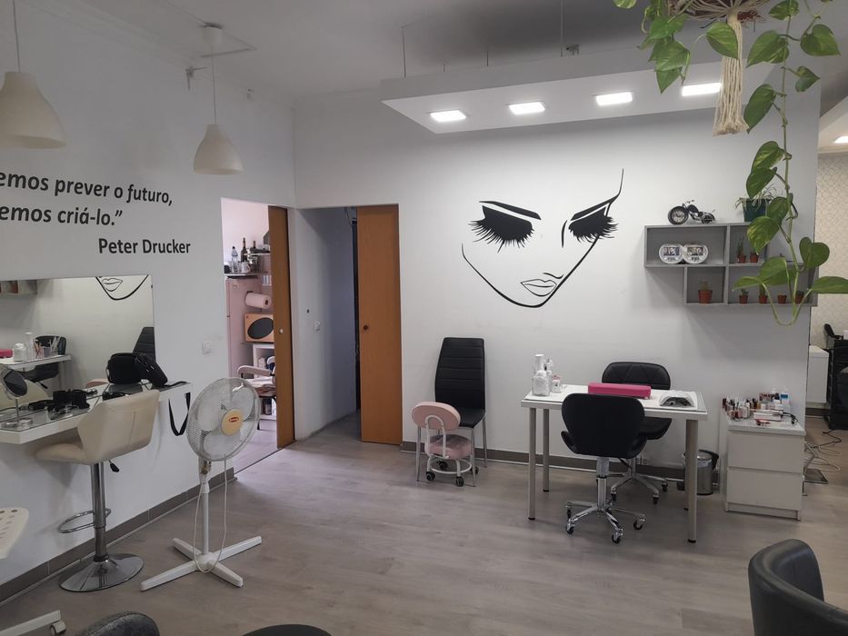 Trespasso Salão de Cabeleireiros na linha de Cascais/Parede