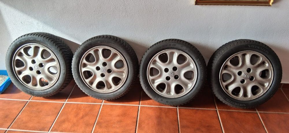 Jantes com pneus novos