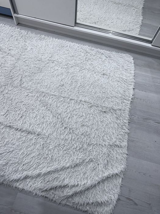 Dywan duzy bialy  /mata biale nitki