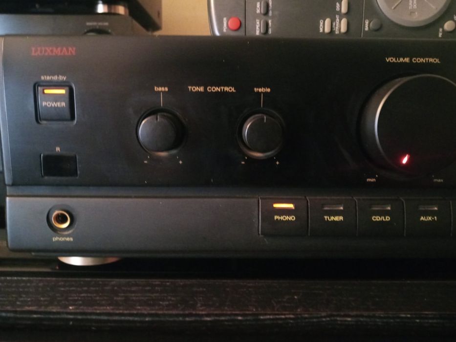 Amplificador Luxman A-215 c/comando.