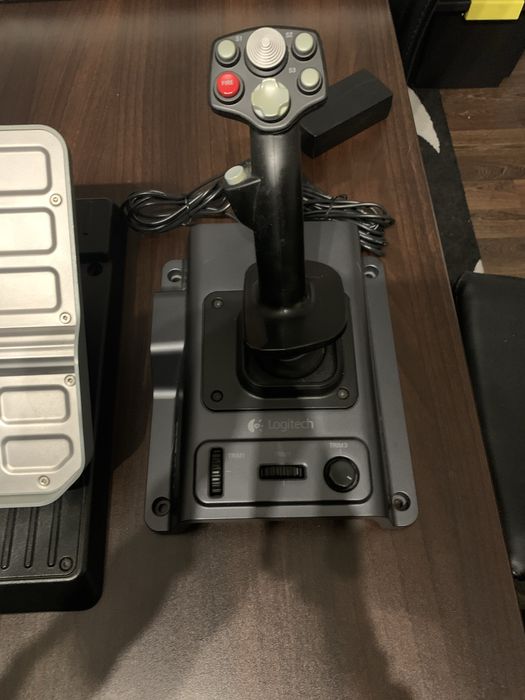 Joystick, throttle e pedais Logitech G940