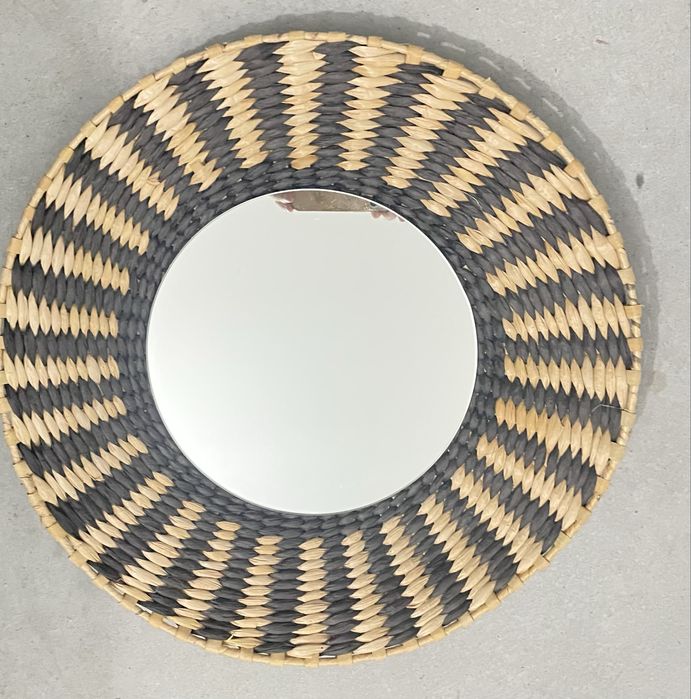 Espelho com moldura em ratan