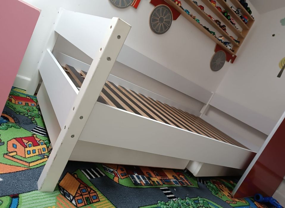 Łóżko IKEA z materacem