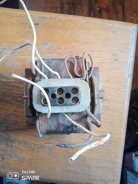 Трансформатор большой.