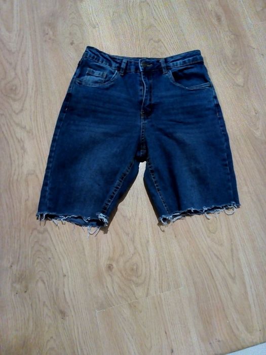 Spodenki krótkie rozmiar 146 cm.     14