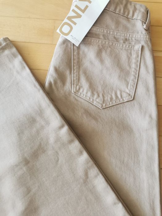 Stylowe spodnie jeansowe marki Only