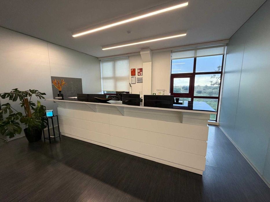 Balcão Branco para espaços comerciais