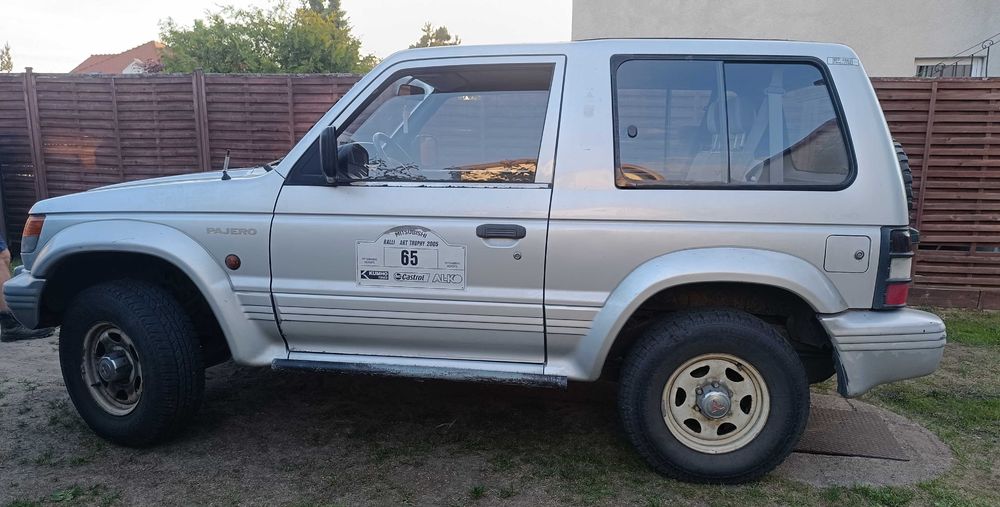 samochód osobowy terenowy Mitsubishi Pajero