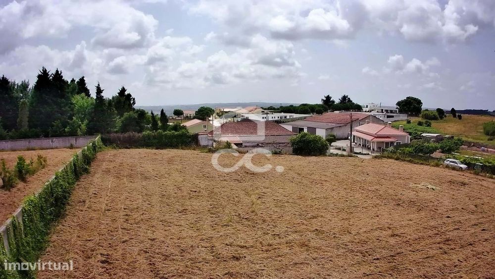 Terreno Premium com 3.660 m² no Carvalhal: Onde a Serra se Cruza com o