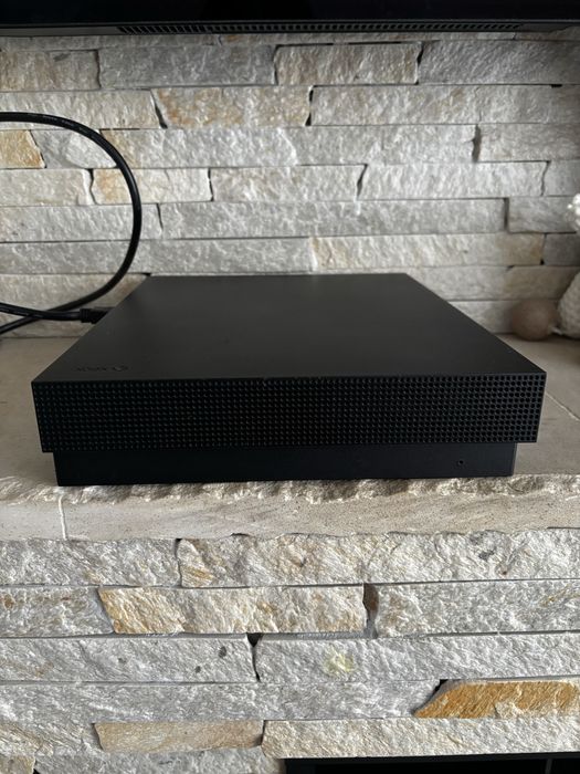 Xbox One X| 1 TB| BLACK