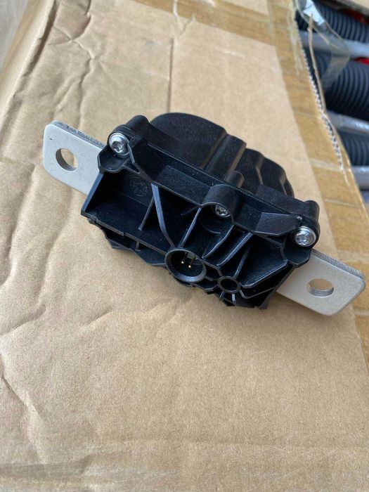 Пиропатрон батареи Tesla Model 3 / Model Y