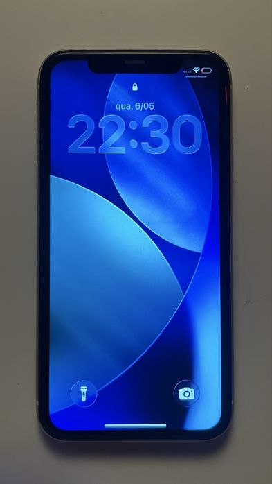 iPhone 11 128GB Branco Como Novo + 10 Capas + Caixa
