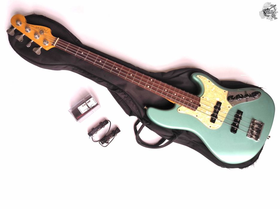 fender american deluxe - Купить электрогитары - Цена на OLX.ua