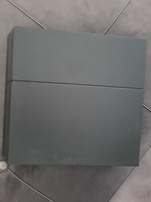 PlayStation 4 + 2 kontrolery + 6 gier - Stan jak nowy