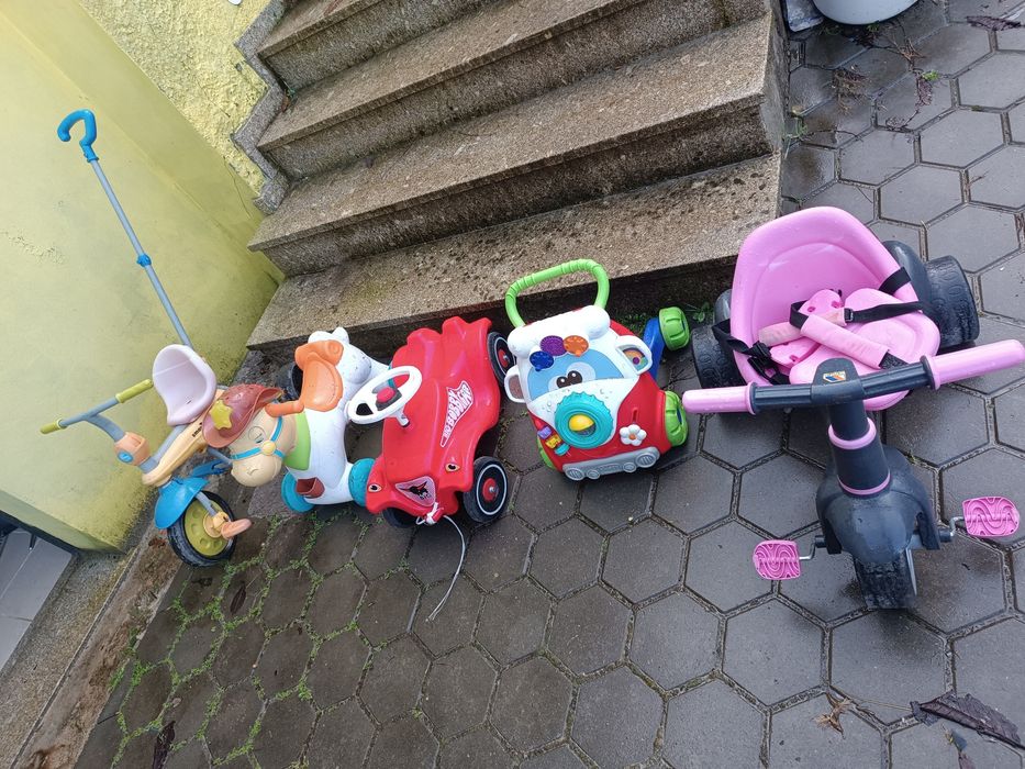 Diversos triciclos / carrinhos