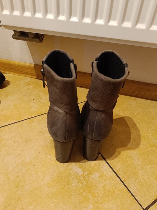 Botki skórzane Lasocki 37 szare