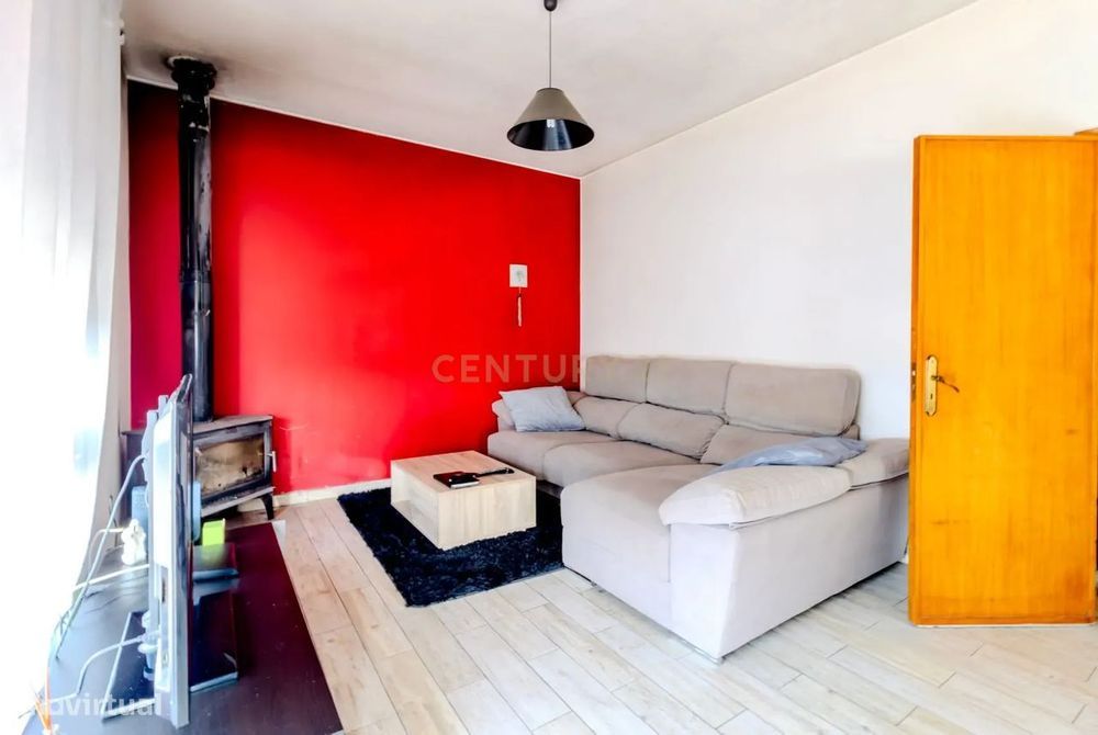 Moradia T3 + T1 + Espaço Comercial – Oportunidade Única no Centro da V