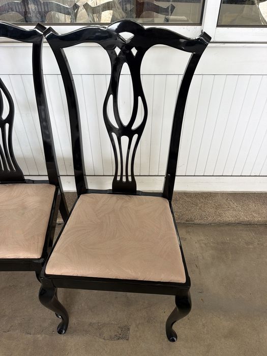 Conjunto de cadeiras e mesa