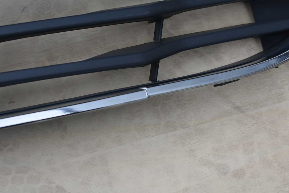 Ford Transit Courier 18- grill atrapa zderzaka JT76-17B968-AB