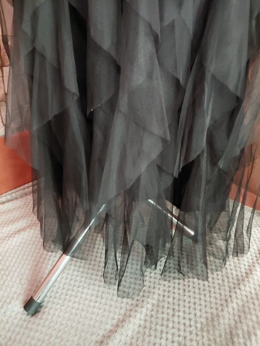 Wielowarstwowa spódnica.