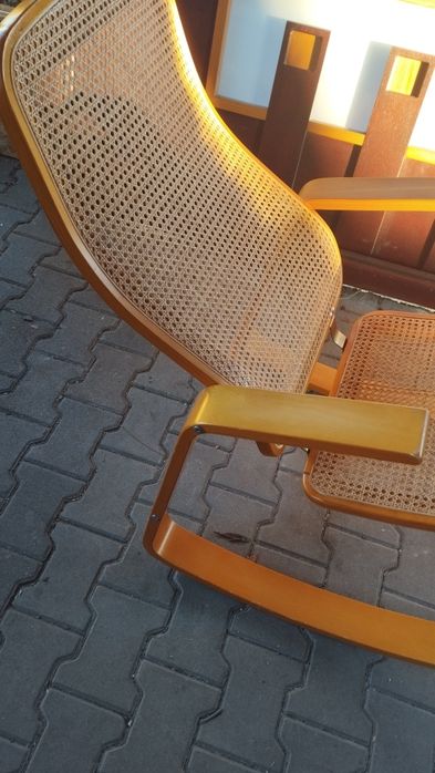 Fotel bujany do pokoju