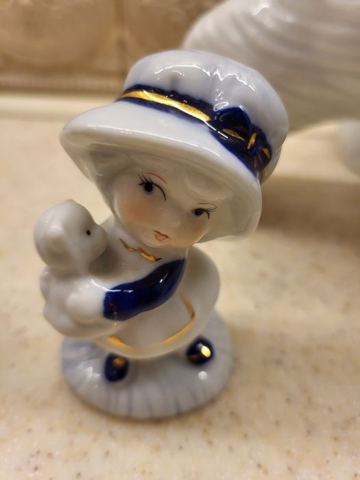 Статуэтки слон,фарфоровая девочка,свинка.