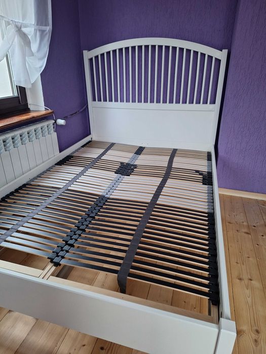 łózko duże wygodne