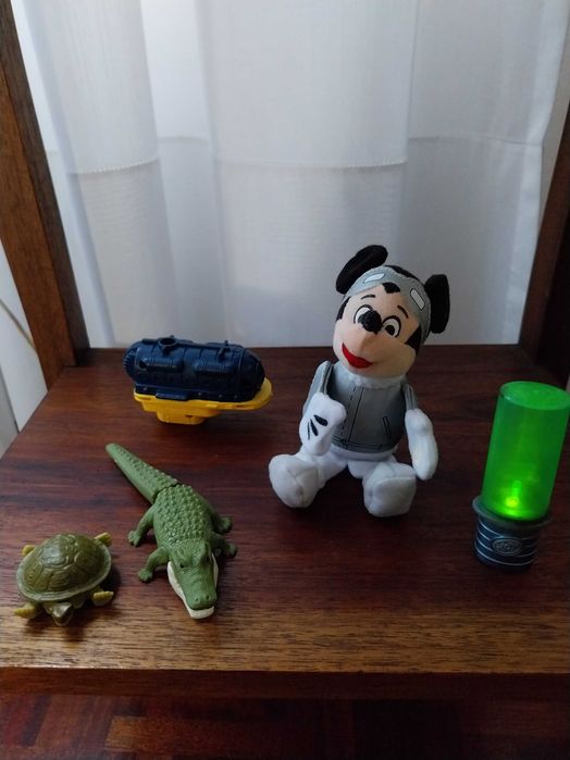 Lote de brinquedos infantis, mc donalds e outros