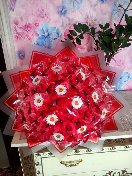 Букет з метеликів гарний подарунок на День Валентина та 8 березня