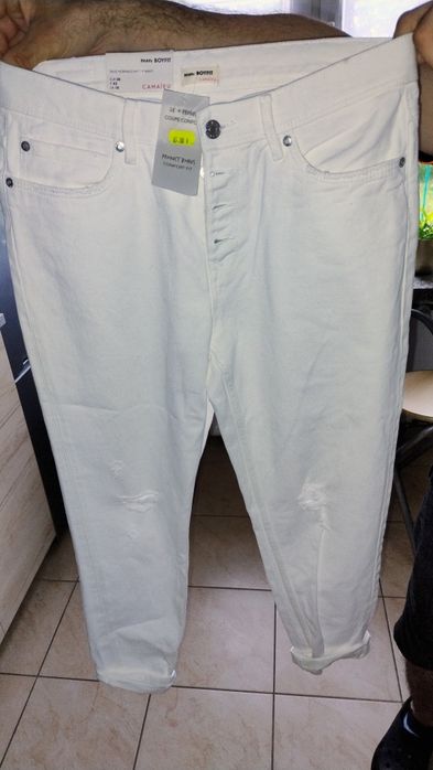 Spodnie damskie z dziurami