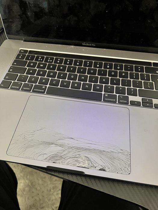 Macbook pro uszkodzonu