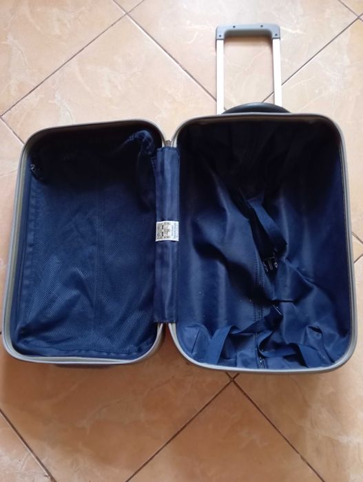 Продам маленький чемодан