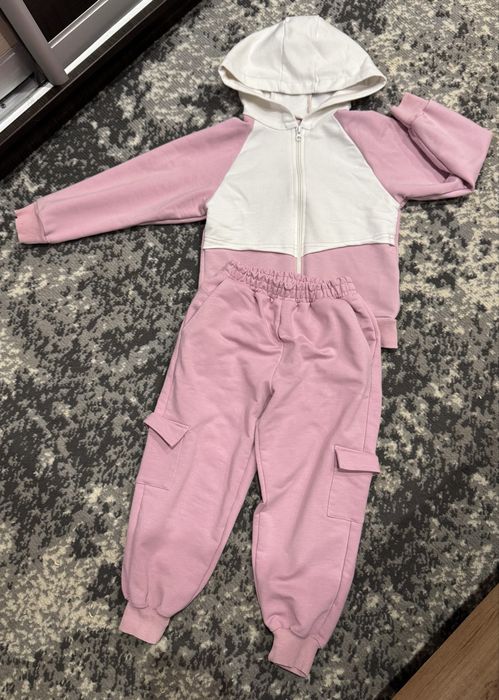 Спортивний костюм на дівчинку