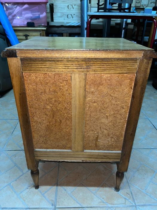 Mesas de cabeceira antigas