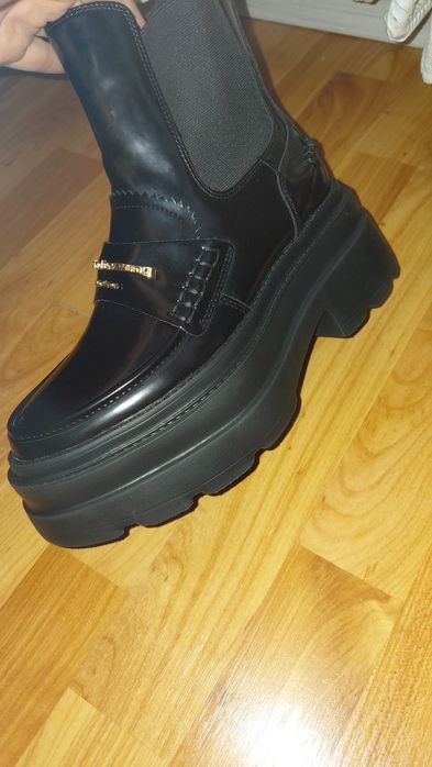 Нові ботинки )))