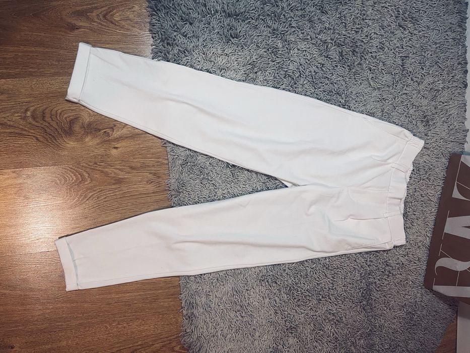 Damskie spodnie biale bershka rozm xd