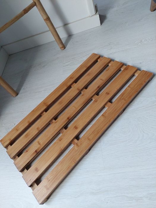 Estrado madeira ler anúncio