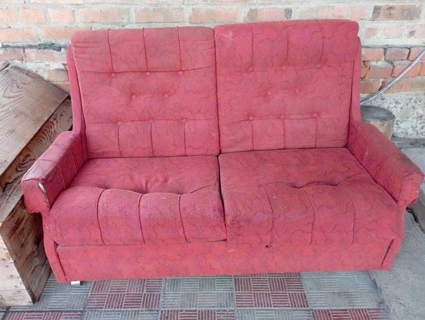 продам розкладний диван-ліжко під реставрацію обшивку також є крісла