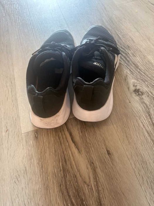 ténis pretos nike quase novos 36