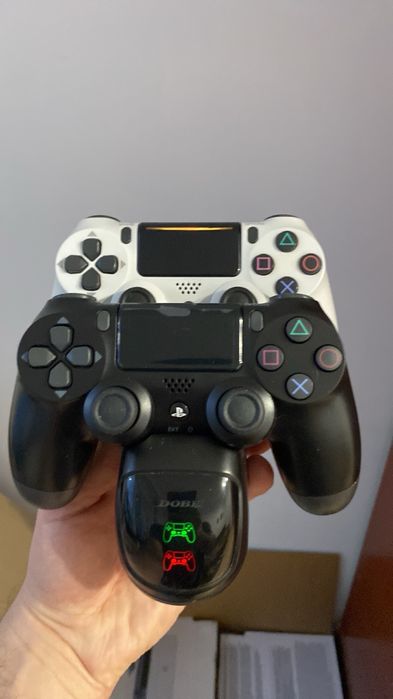 Зарядна станція для геймпадів ps 4