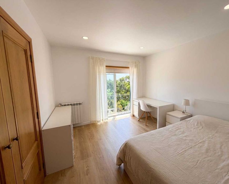 Moradia Isolada T4 com Vista Mar, Piscina e 2.000m² de Terreno