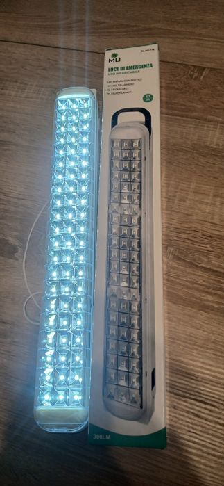 Akumulatorowa lampa awaryjna led